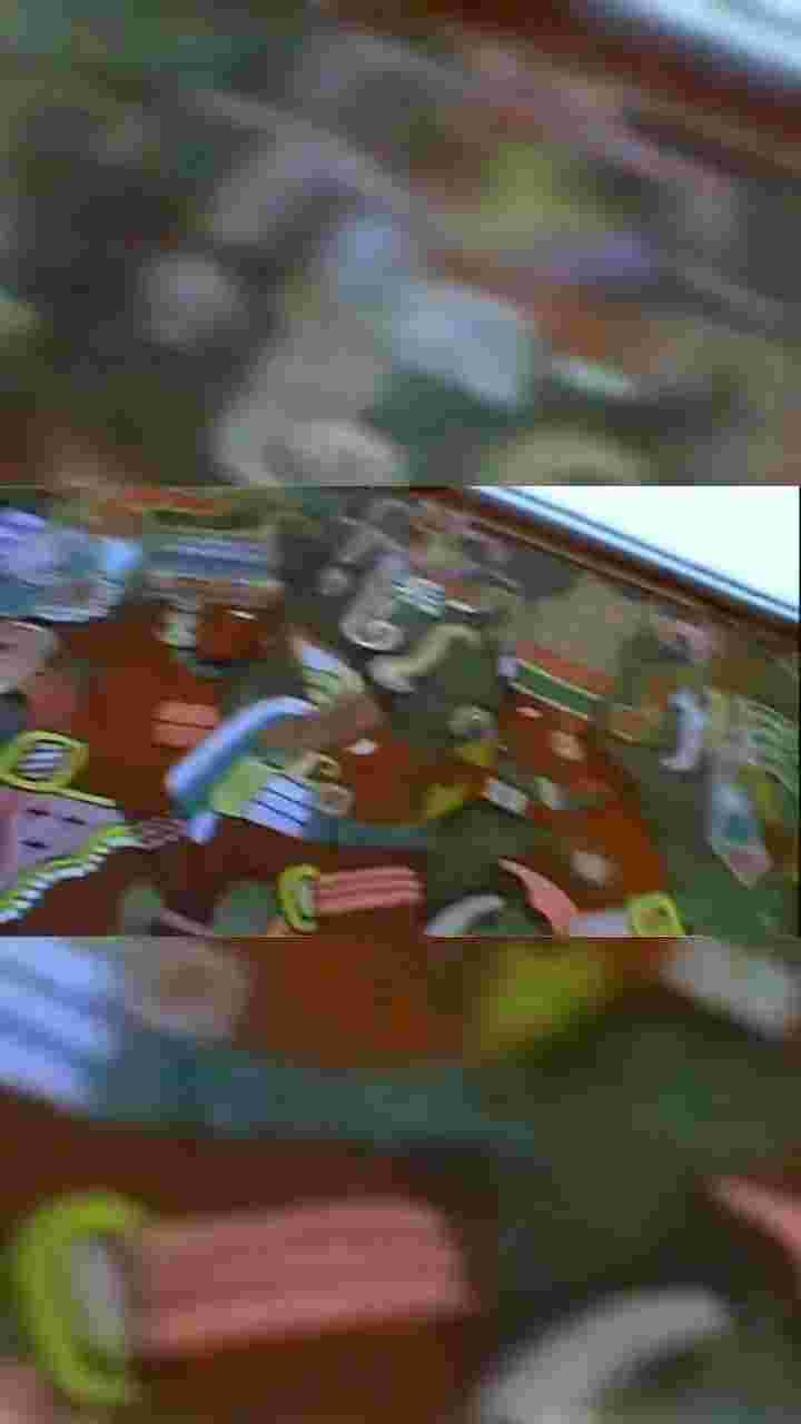 Kid Frost - La Raza (video and lyrics)

Qui hubo aquí estoy and soy Kid Frost
Yo soy jefe matón yes the Big Boss
My gun is loaded
Is full of balas
I put it in your face so U won't say 'Nada'
Vatos cholos you call as what you will
You say we are assessins si U wanna kill
Is it my blood be a nastyboy and go
Si en da street hold all betters
Chicanos and I'm brown and proud
Guantes chingazos simon se desquitan
Rigth now in the dirt
What's da matter? Are you afraid, you gonna get hurt?
I'm with my homeboys, --- my camaradas
Keepin' back my millaje, y pa mi no valen nada
Yo soy chingón ese
Like Al Caponne ese
Controlo todo so never try to swept me
Some of you don't know what's happenin' que pasa
It's not for you, anyway
Cuz this is for La Raza

This for La Raza, Raza

The form to I'm speakin' is no descaro