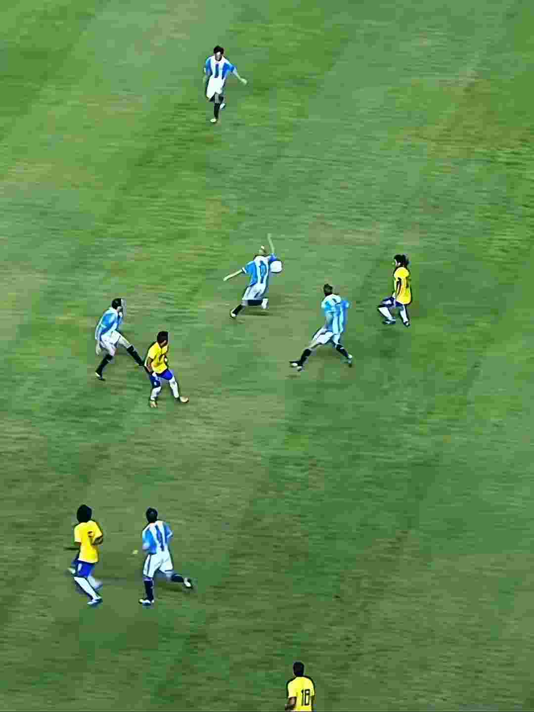 Neymar and Ronaldinho playing together for Brazil