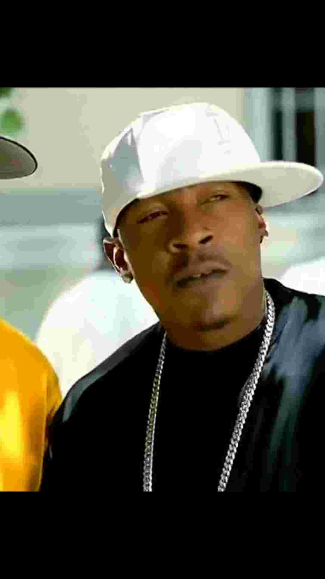 Tony Yayo ft Joe - I'm curious 
I wonder if I can make you mine
Baby I'm curious (so curious)
I wonder if we can spend some time
Shorty I'm curious (whoa)
Girl I wanna know wat's on your mind
Baby I'm curious (so curious)