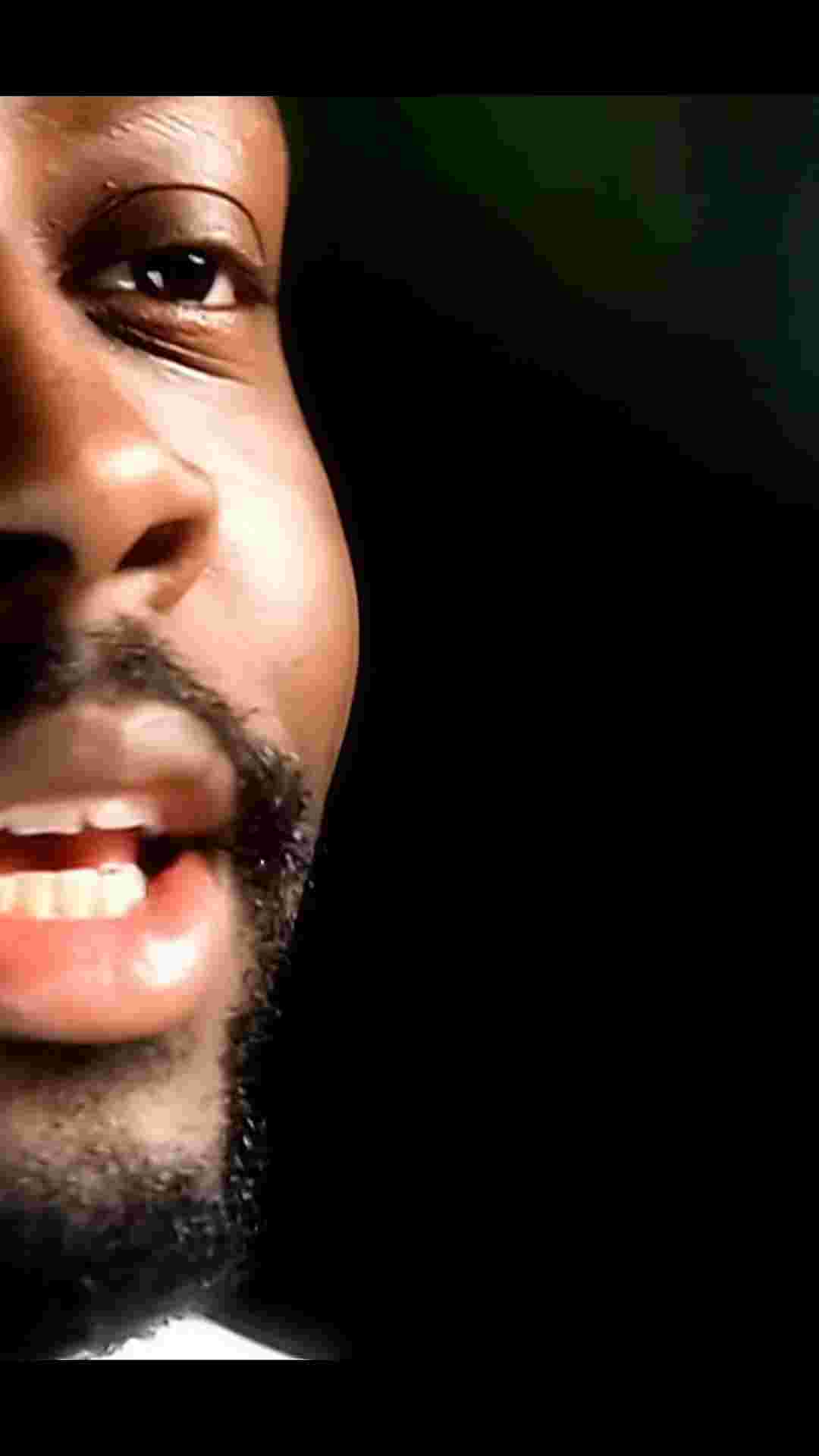 Wyclef Jean and City High - They say two wrongs don't make it right
So if I'm wrong I ain't trying to fight
I'm trying to have some dinner with some candlelight
Lay up in the bed and make love all night