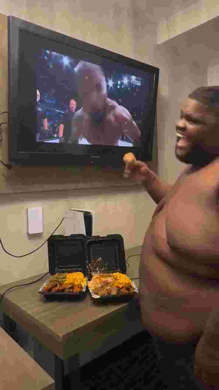 Bruh, TikTok's @IAmPhatPapi is too funny 😂 this time joking with legendary fighter Yoel Romero