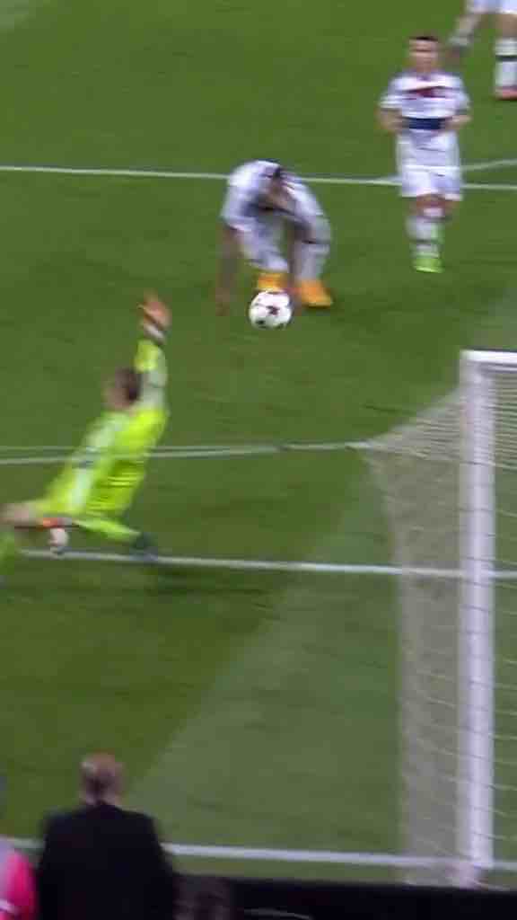 Messi makes Jerome Boateng fall by dribbling him then scores against Bayern Munich in UEFA Champions League game