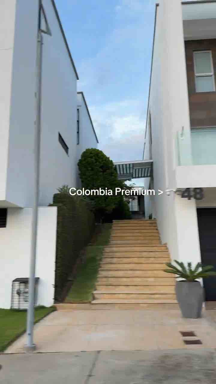 Colombia city of Cali luxury high end houses and neighbourhood