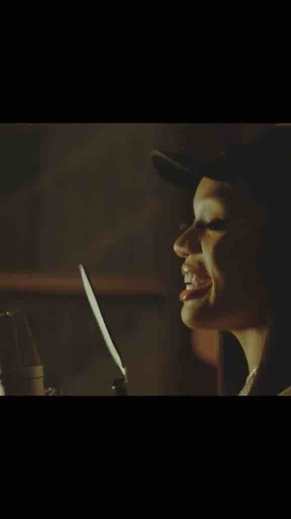 GloRilla’s one of the best rappers out here, male or female. Here she performs the song FNF live