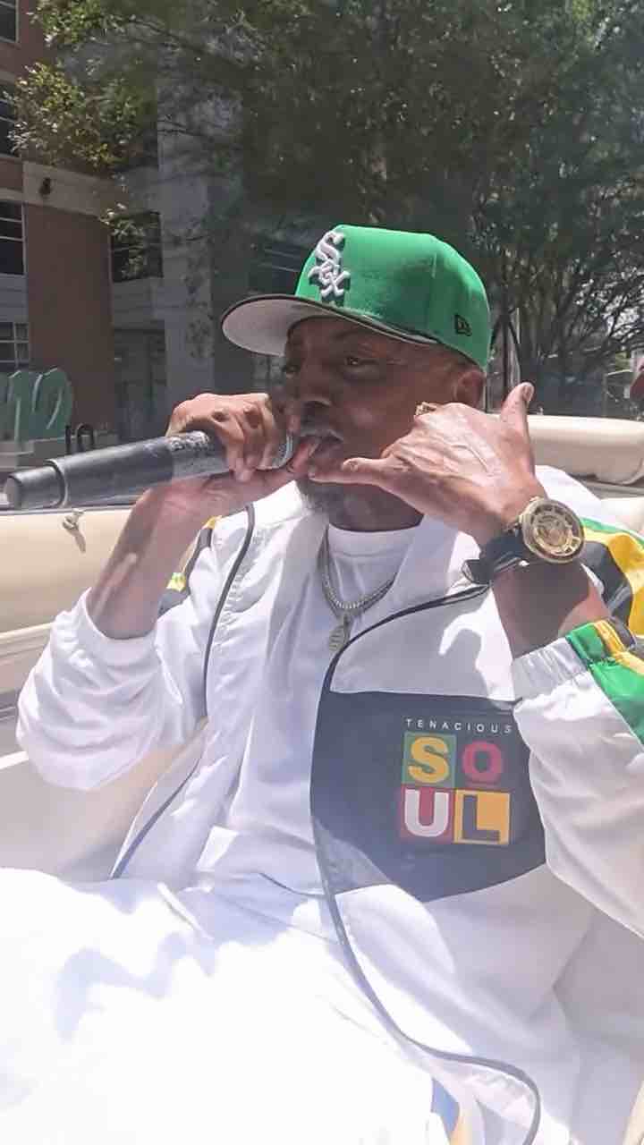 Cassidy: I’m a hustler, I’m a I’m a hustler, homie,
I got the products, narcotics for the customer homie,
if you’re a hustler, I can fuck with you, homie

Shoutout to the boy Sean (Jay-Z), he made it a hot line, I made it a hot song
