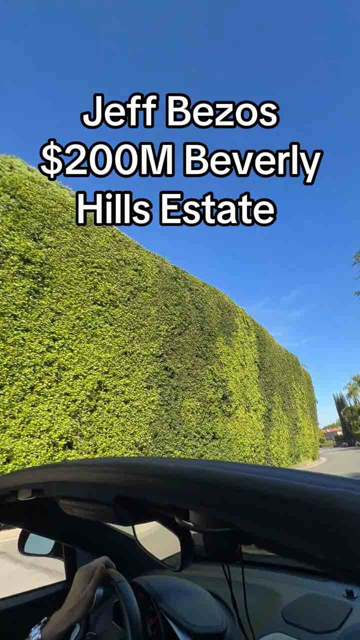 Jeff Bezos’s 200M$ mansion’s hedge/plant wall in Beverly Hills, California