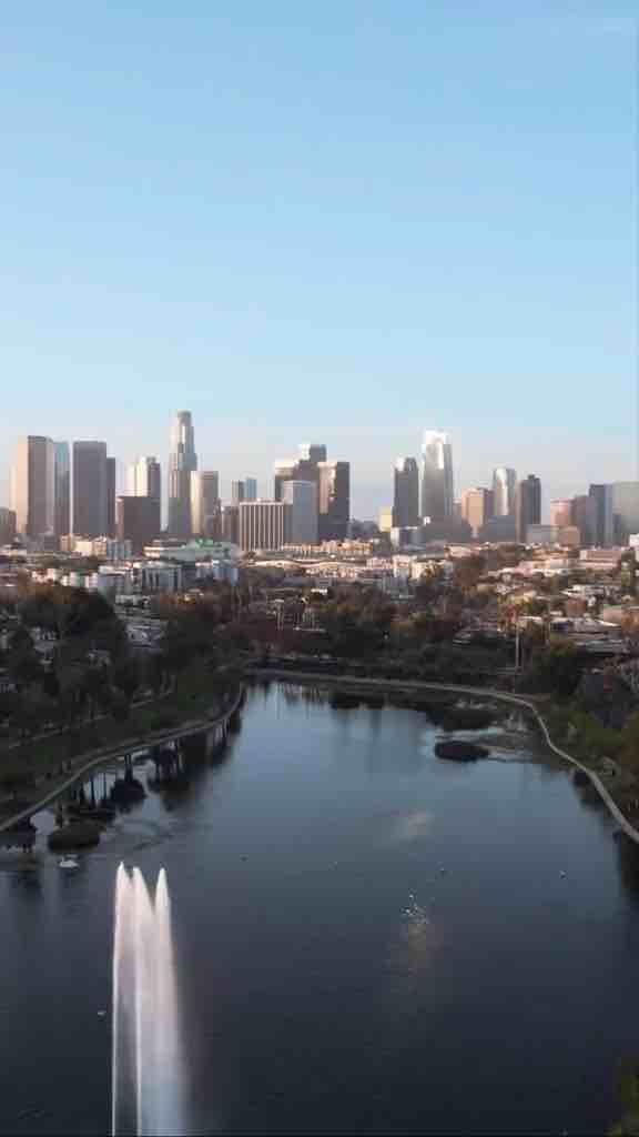 Scenes Los Angeles, such a beautiful city (song: How We Do It by Ice Cube)