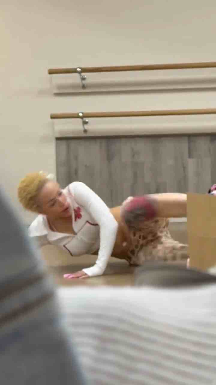 Doja Cat dancing Hip-Hop in dance room to Tell Me’s beat by Bobby Valentino and Lil Wayne