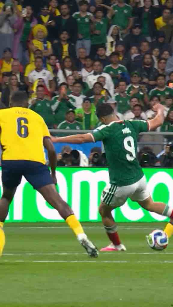 Raúl Jiménez goal for Mexico against Ecuador in the World Cup round of 32