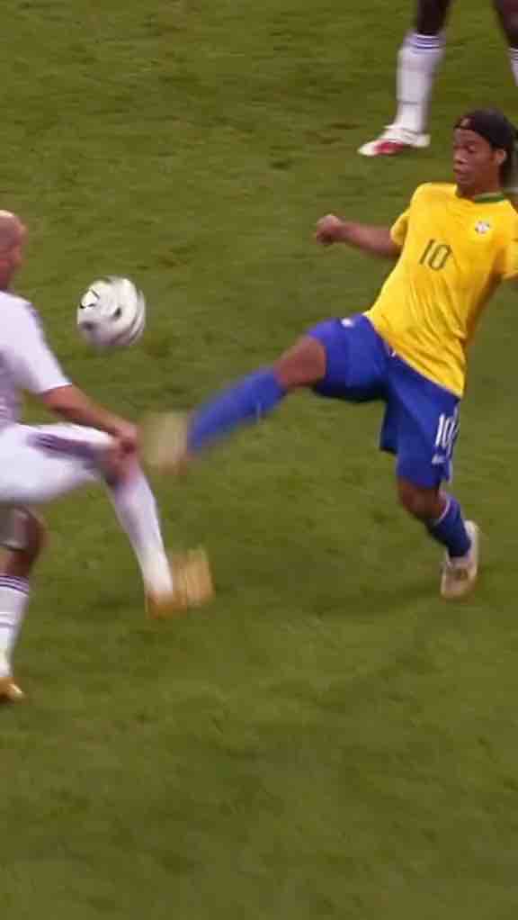 Zinedine Zidane doing genius skills in the France vs Brazil game in World Cup 2006