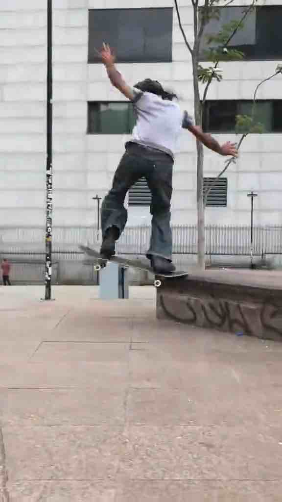 Rastafarian skateboarding boss @filosofiakbssa