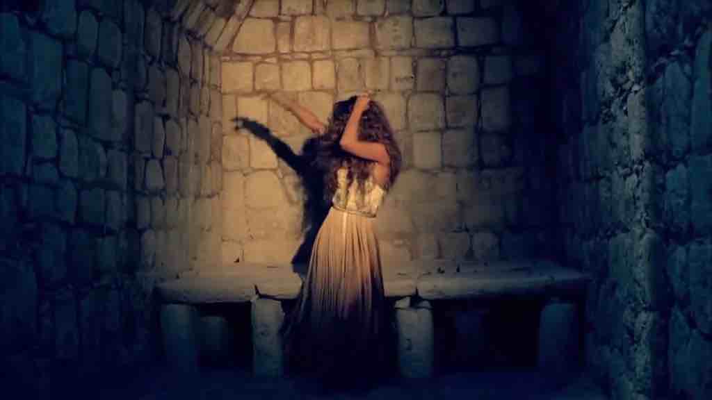 Jennifer Lopez (JLo) ft Lil Wayne – I’m Into You chorus and Lil Wayne’s master verse