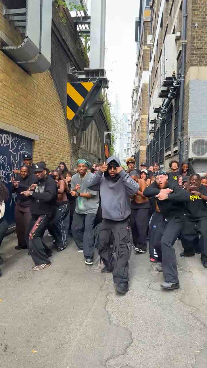 Jason Derulo dance flash mob in London (song: Mi Chico by Jason Derulo)