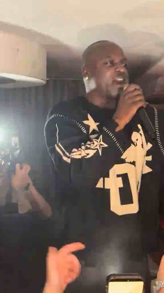 Akon performing “I Wanna Love You” at 212 Montréal nightclub in Canada