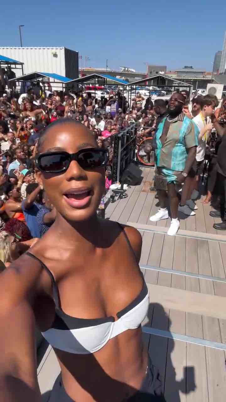 Rick Ross’s girlfriend films him performing Everyday I’m Hustlin’