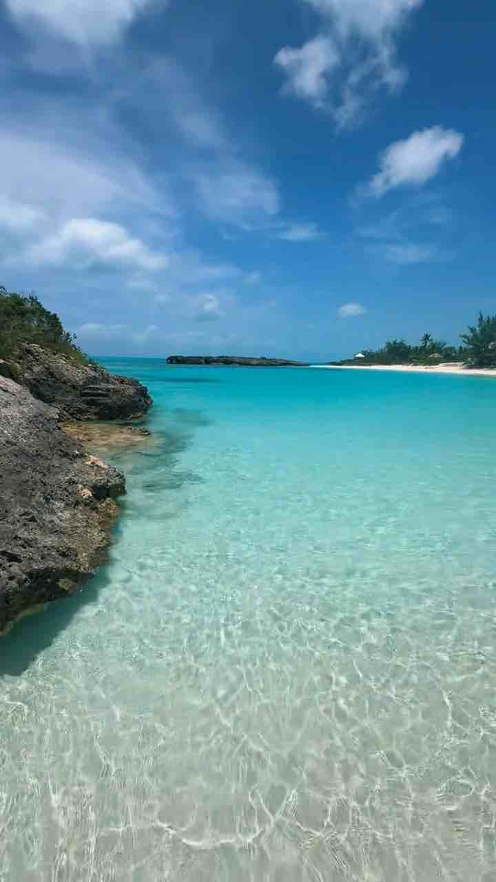 Mariah Harbour Cay beach with clear water just 50 minutes from Miami (Song: What Goes Around Comes Around by Justin Timberlake)