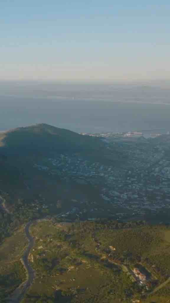 Facts about South Africa: the country has beautiful beaches, mountains, lions, rhinos, elephants, leopards and buffaloes